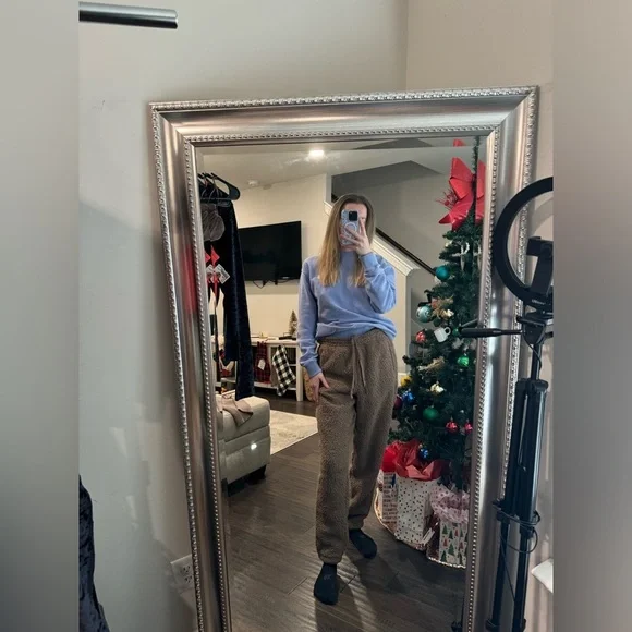 SKIMS Joggers - Picture 2 of 7